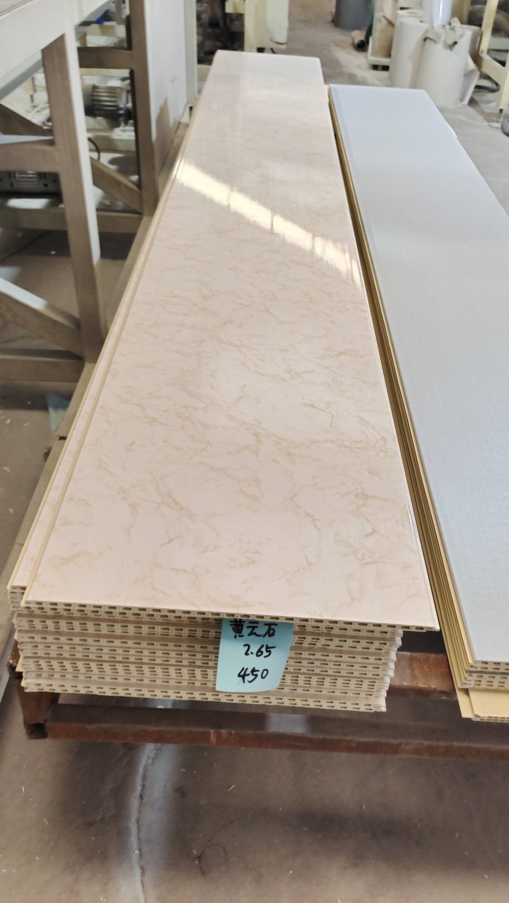 石塑护墙板与PVC集成墙板 从产品对比到厂家选择全解析